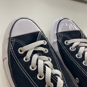 Black Low top Converse